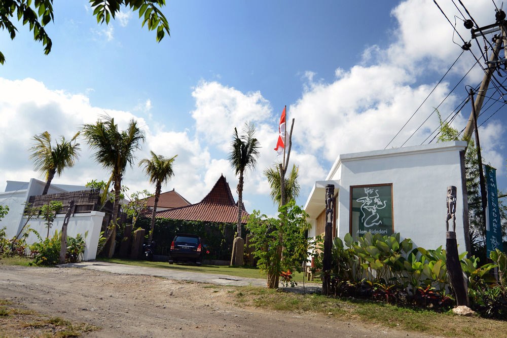 ALAM BIDADARI SEMINYAK