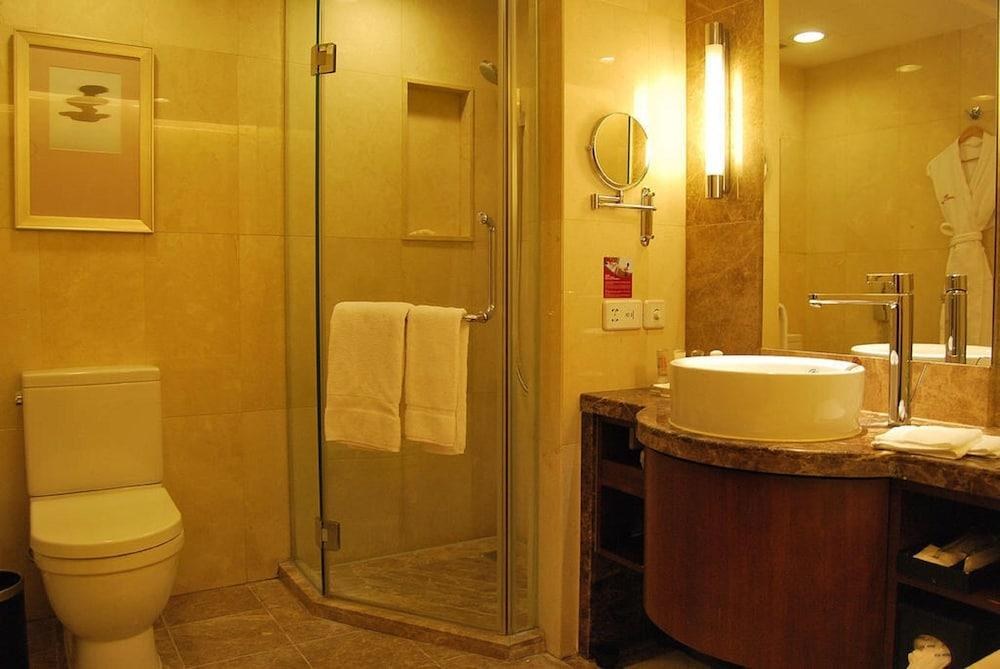 CROWNE PLAZA INT'L AIRPORT photo 2