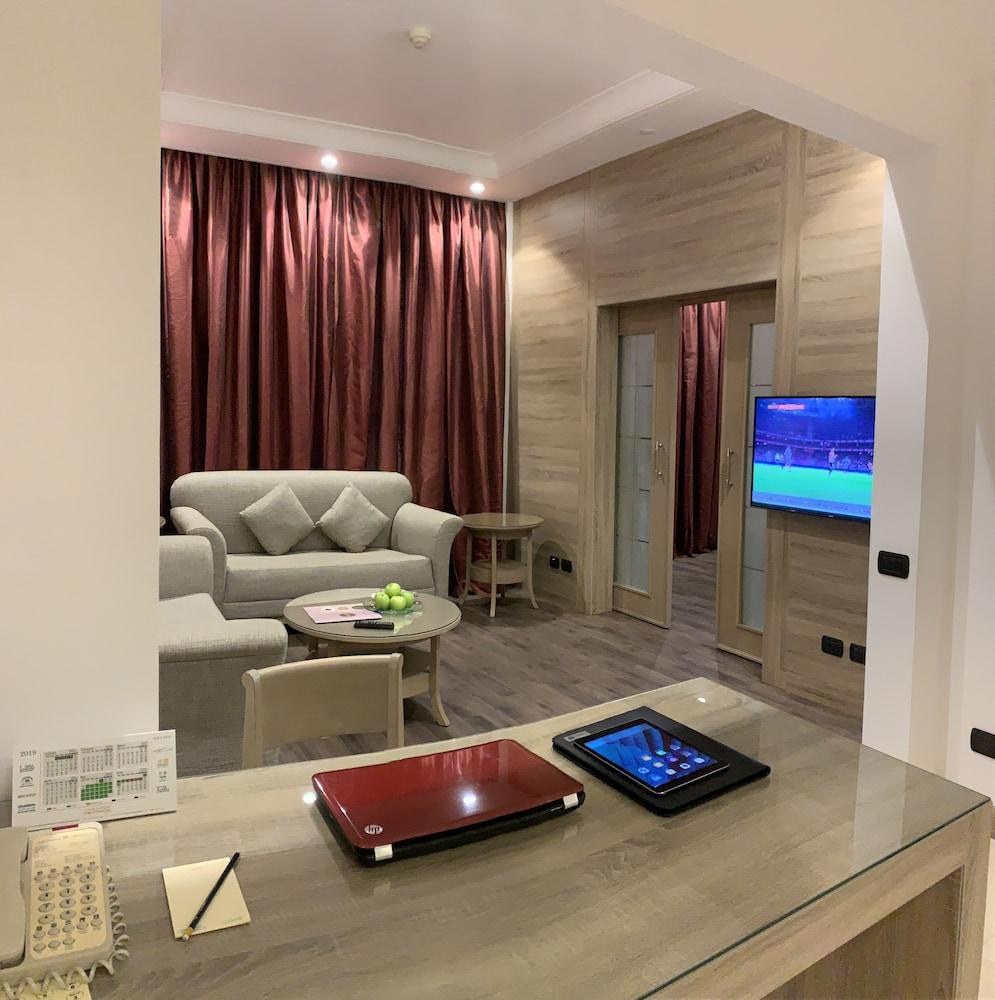 CARLTON AL MOAIBED photo 3