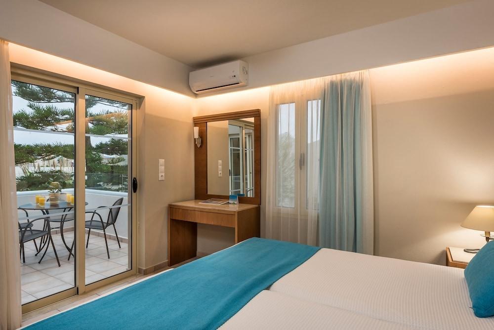 ELOTIS SUITES photo 2