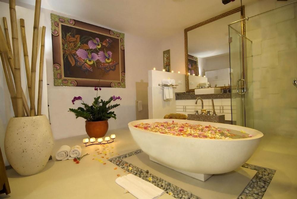 KAMUELA VILLAS SEMINYAK photo 2