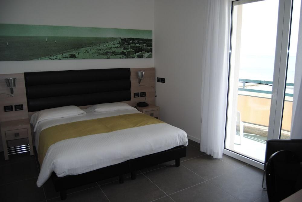Hotel Adlon photo 1