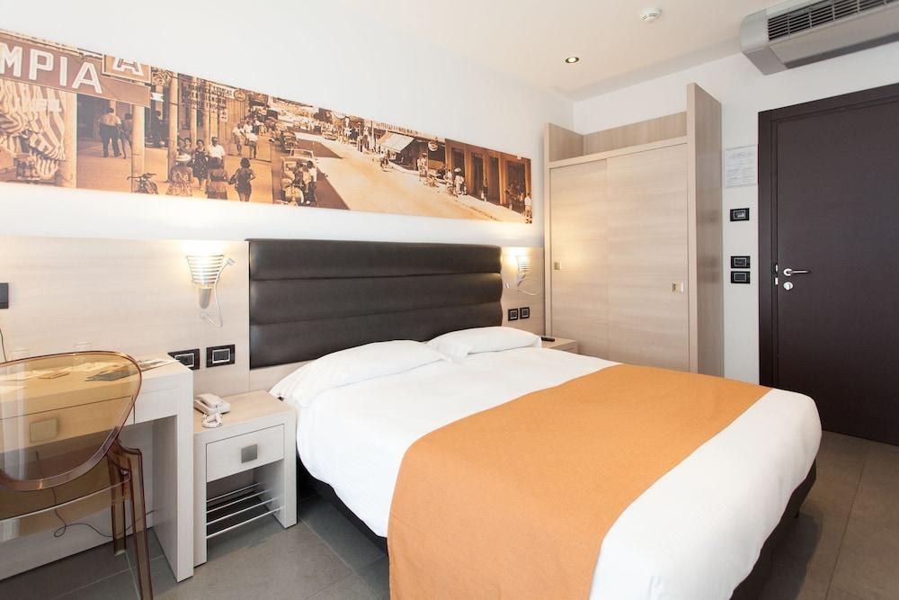 Hotel Adlon photo 2