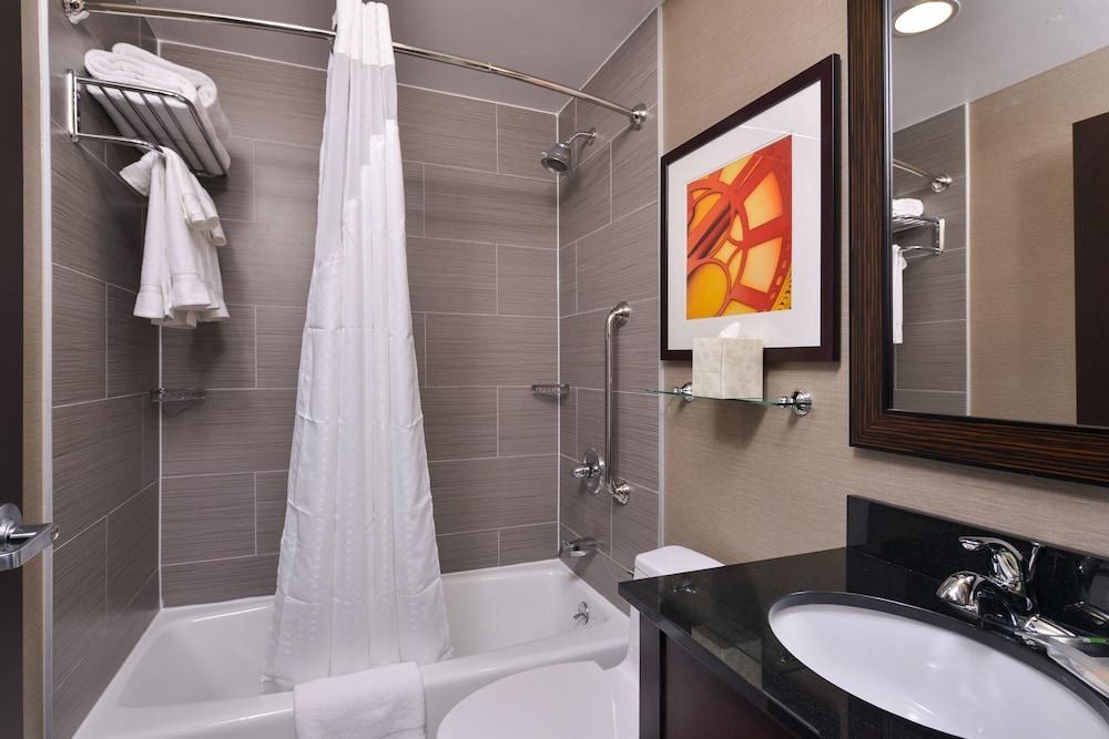 HOLIDAY INN JFK AIRPORT photo 4