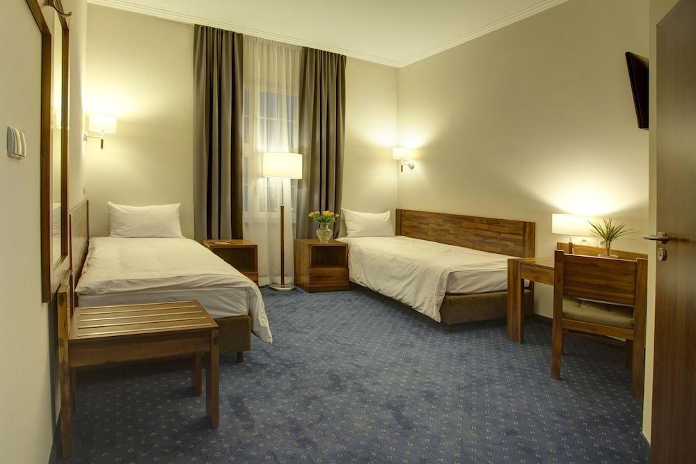 Piast Hotel photo 1