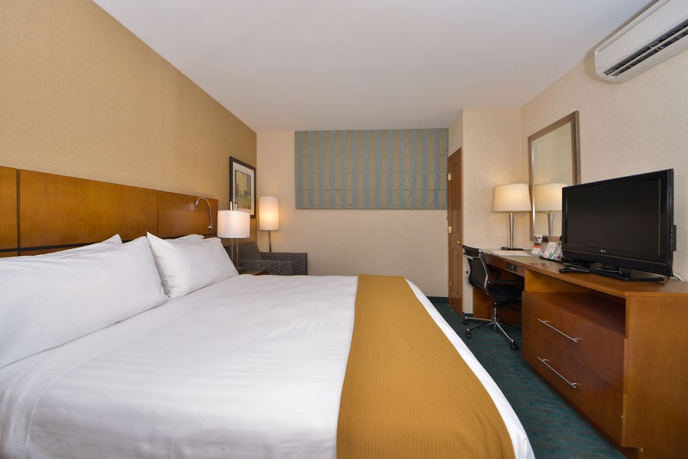 HOLIDAY INN EXPRESS KENNEDY AIRPORT photo 4