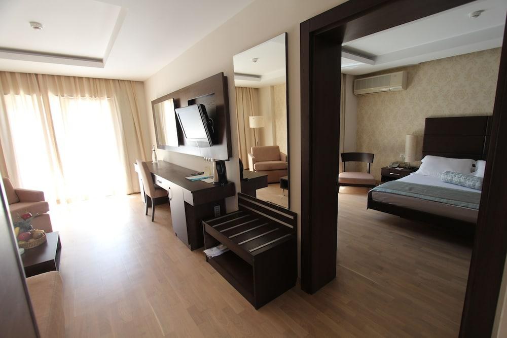 OLIRA BOUTIQUE HOTEL & SPA photo 2