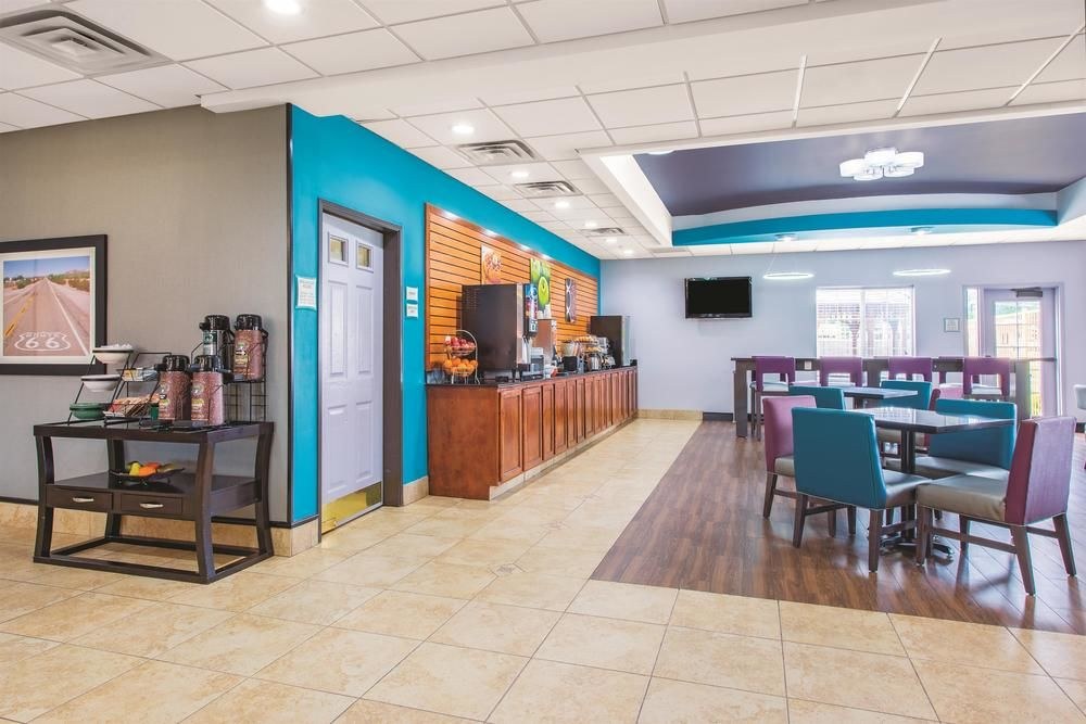 LA QUINTA INN & SUITES TULSA AIRPORT / EXPO SQUARE photo 1