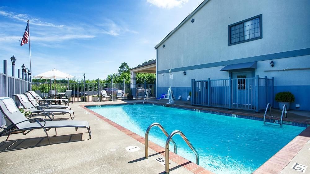 BEST WESTERN PINEYWOODS INN photo 1