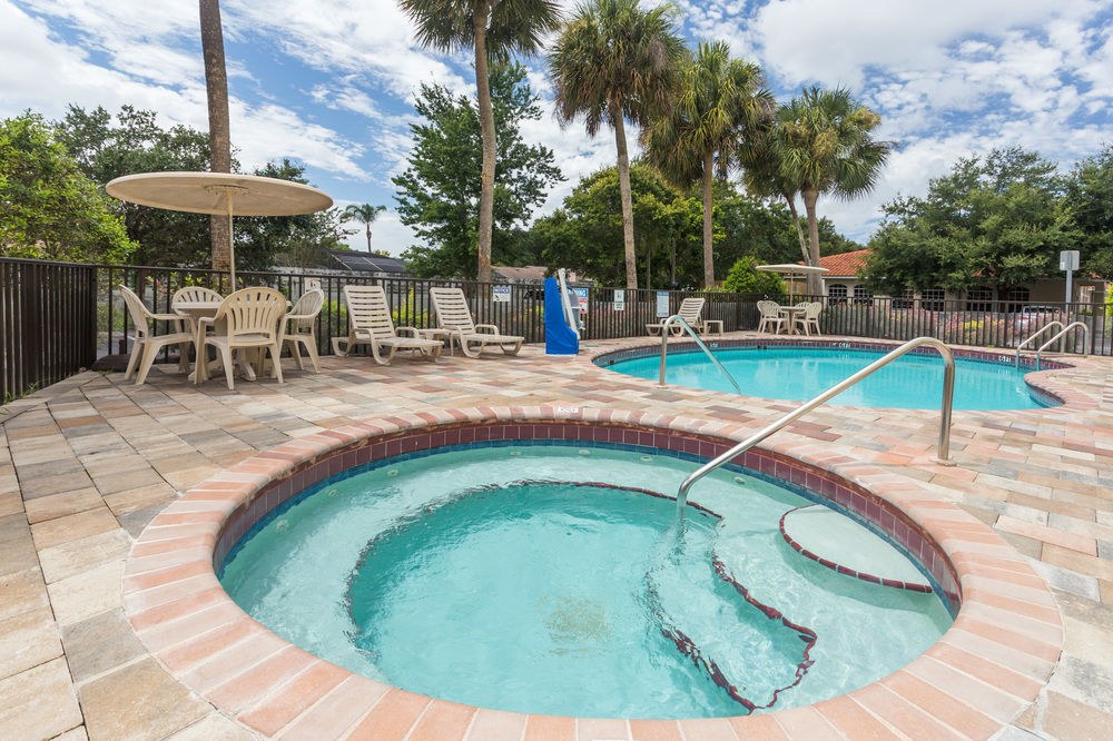 Days Inn by Wyndham Sarasota I-75 photo 1