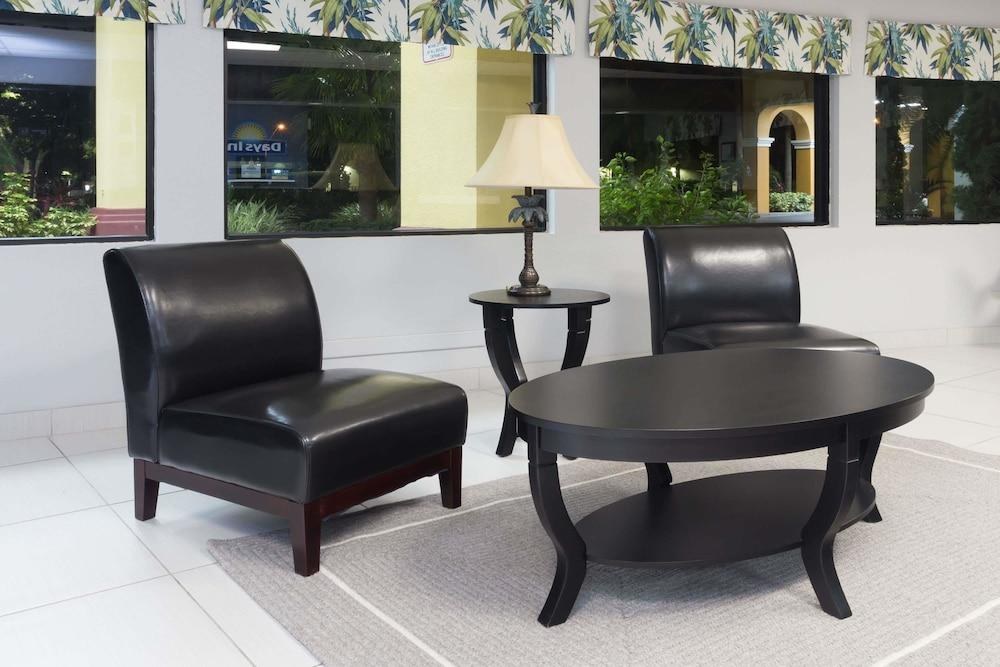 Days Inn by Wyndham Sarasota I-75 photo 4