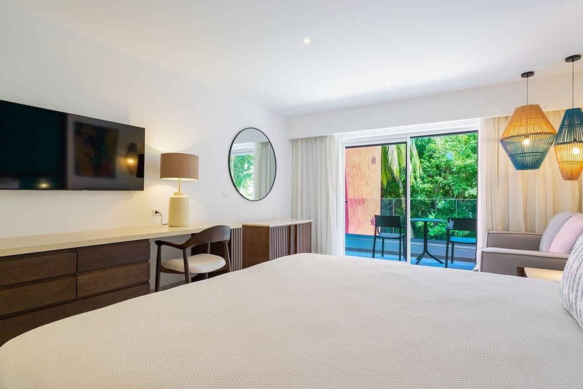 CARIBE DELUXE PRINCESS photo 2