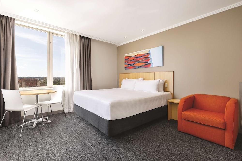Mercure Sydney Bankstown photo 3