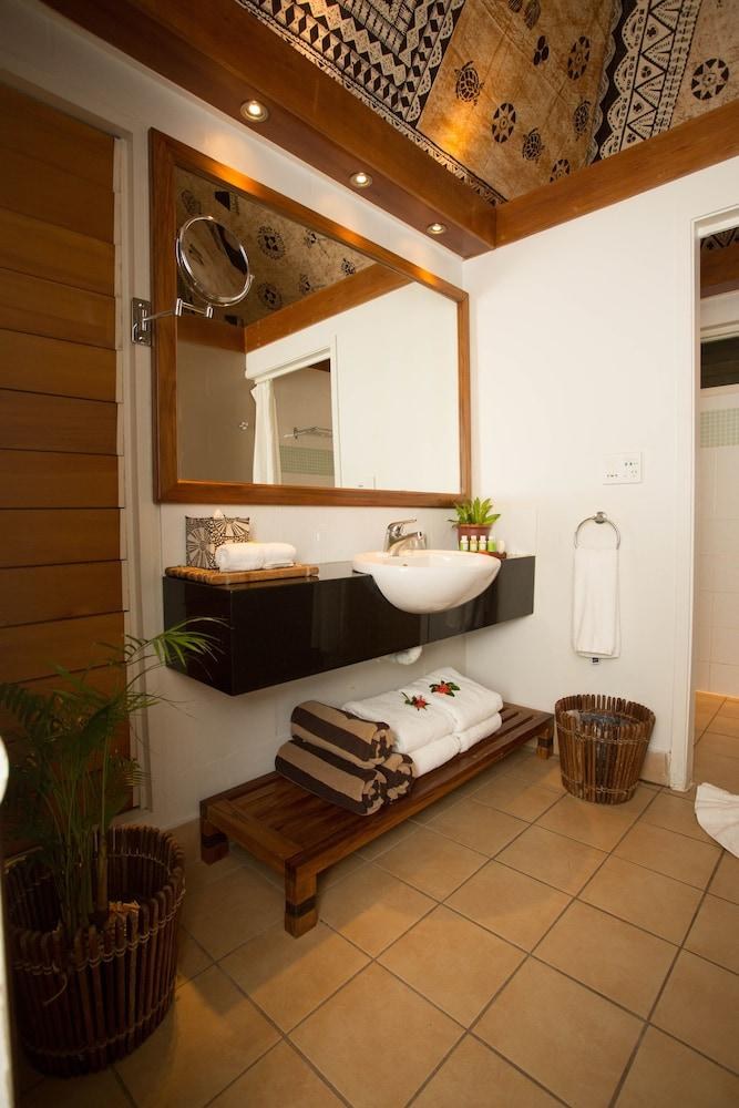 Outrigger Fiji Beach Resort photo 4