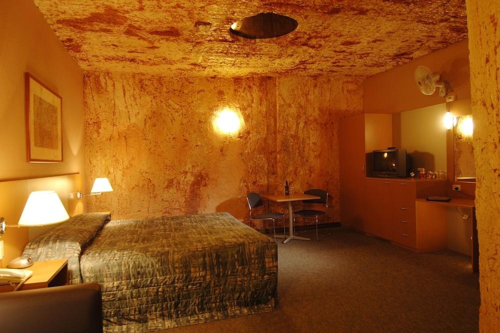 DESERT CAVE photo 2