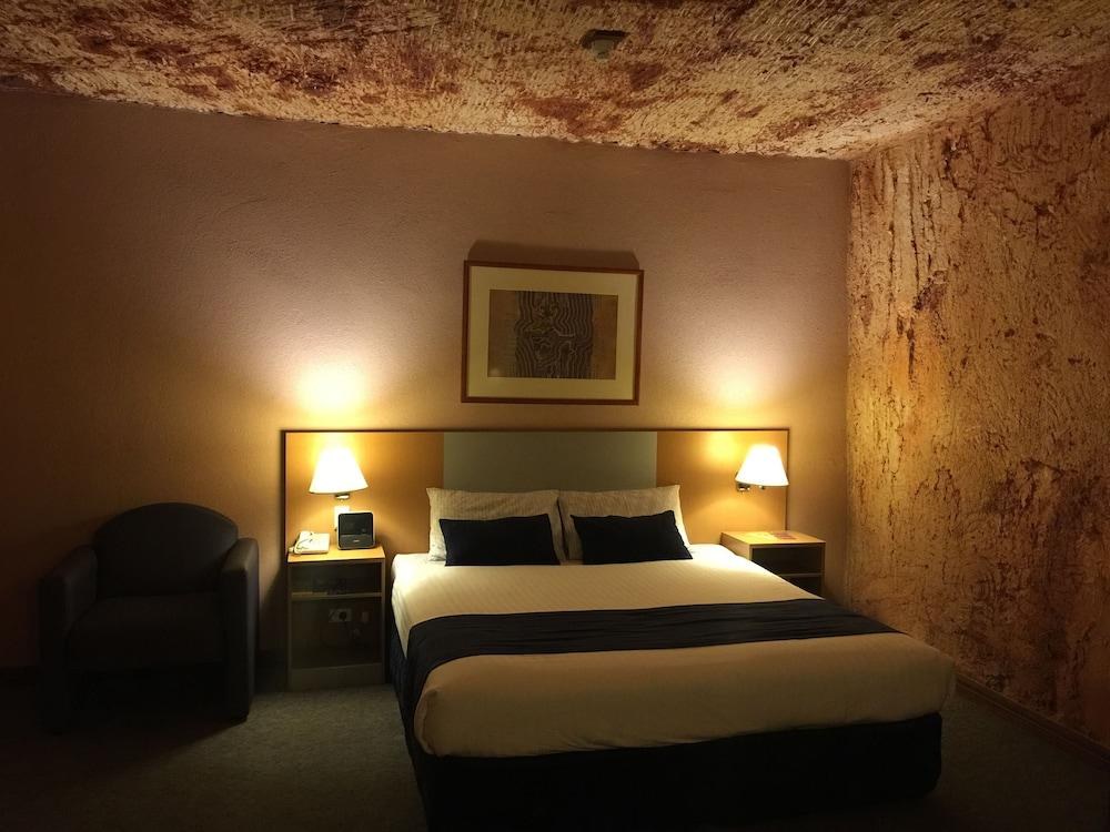 DESERT CAVE photo 3
