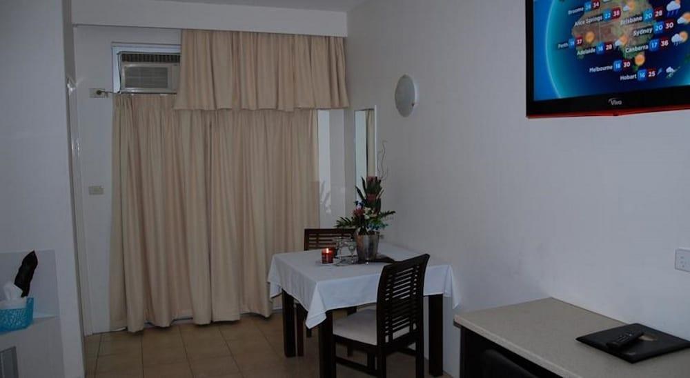 SANCTUARY RESORT MOTOR INN photo 2