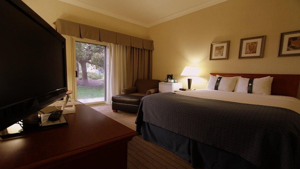 HOLIDAY INN KINGSTON WATERFRON photo 2