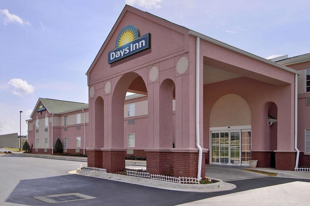 DAYS INN & SUITES HUNTSVILLE photo 4