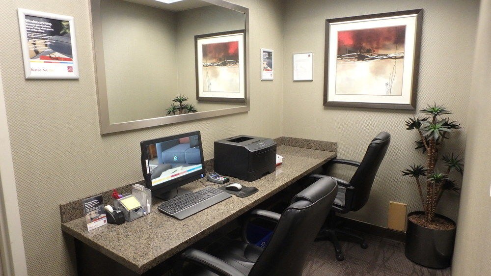 COMFORT SUITES KELOWNA photo 1