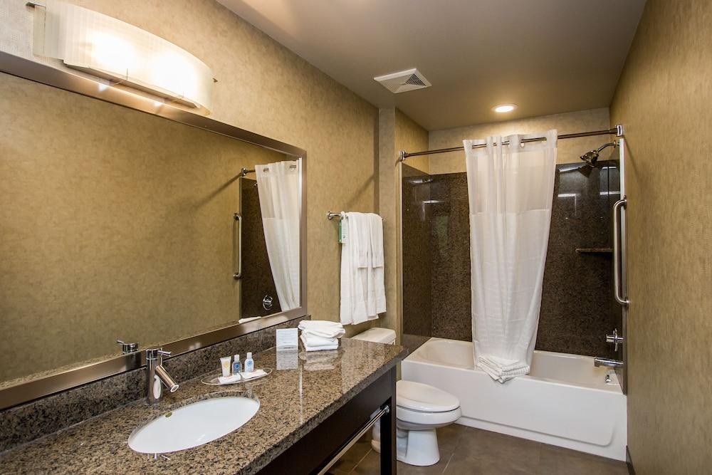 COMFORT SUITES KELOWNA photo 3