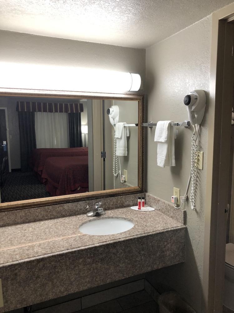 DAYS INN N.W. MEDICAL CENTER photo 4