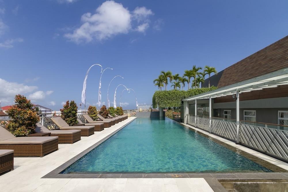 PRIMEBIZ HOTEL KUTA photo 2