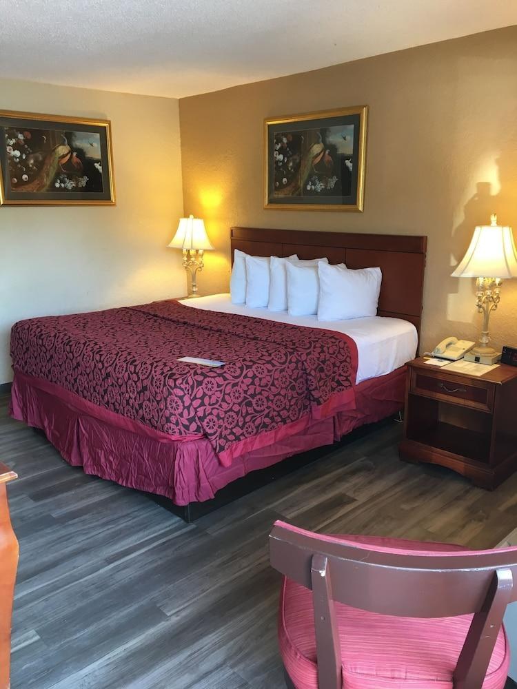 DAYS INN ORLANDO DOWNTOWN photo 2