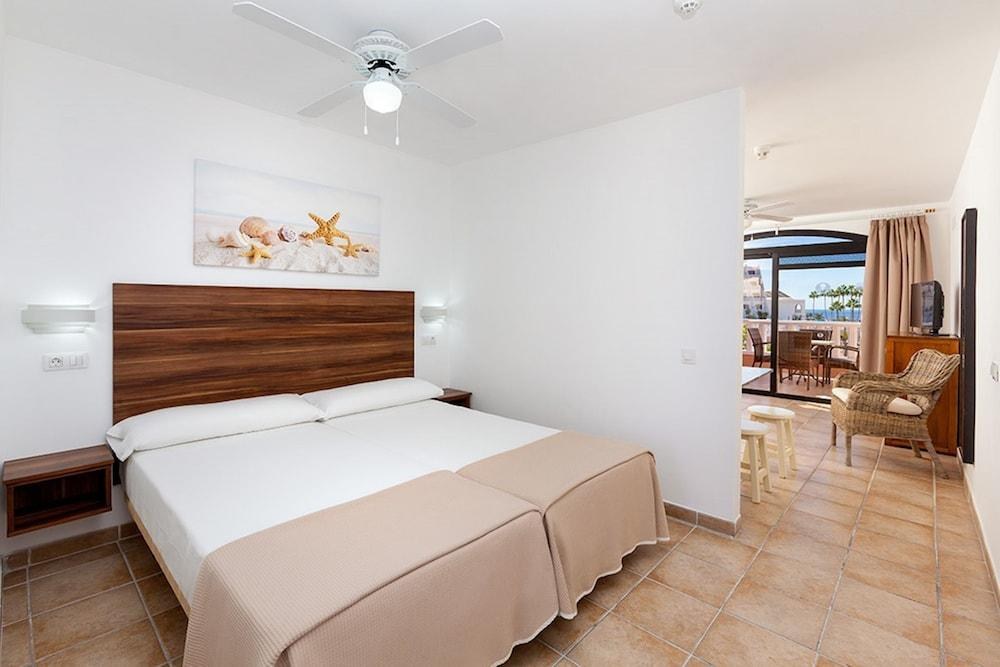 Sol Sun Beach Apts. photo 3