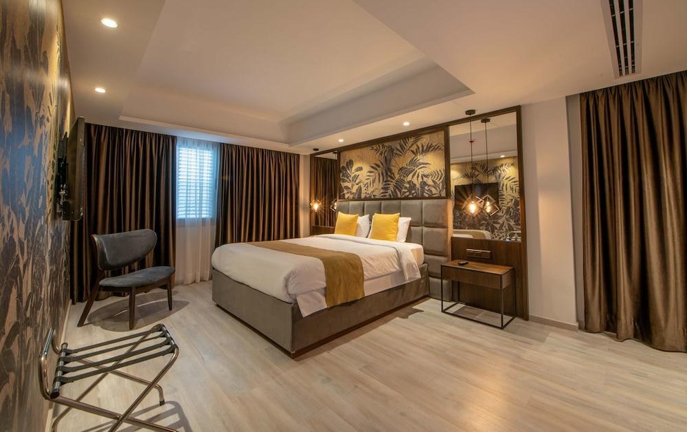 ALMOND BUSINESS SUITES photo 2