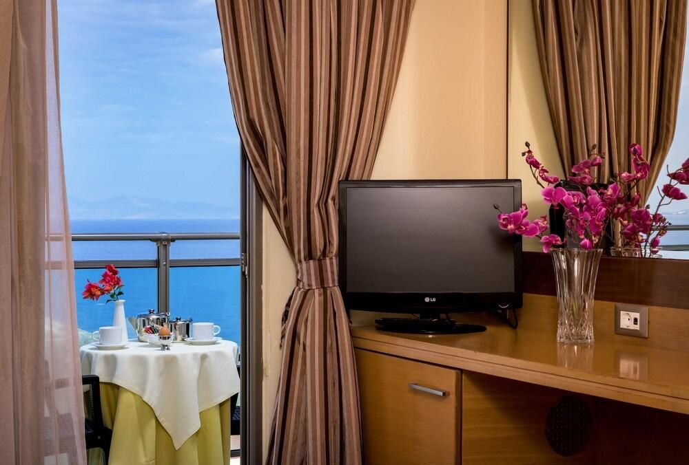 MANOUSOS CITY HOTEL photo 4