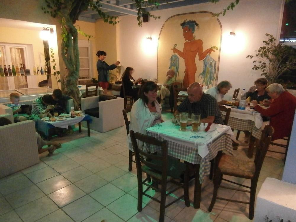 NARKISSOS photo 3