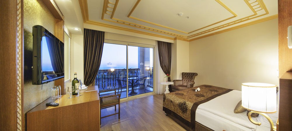 CRYSTAL PALACE LUXURY RESORT & SPA photo 1