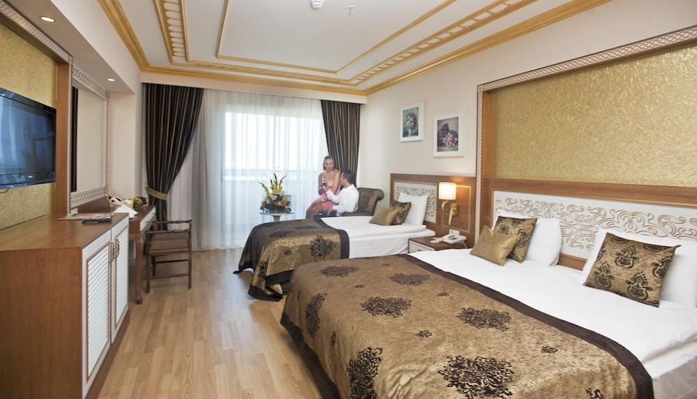 CRYSTAL PALACE LUXURY RESORT & SPA photo 2
