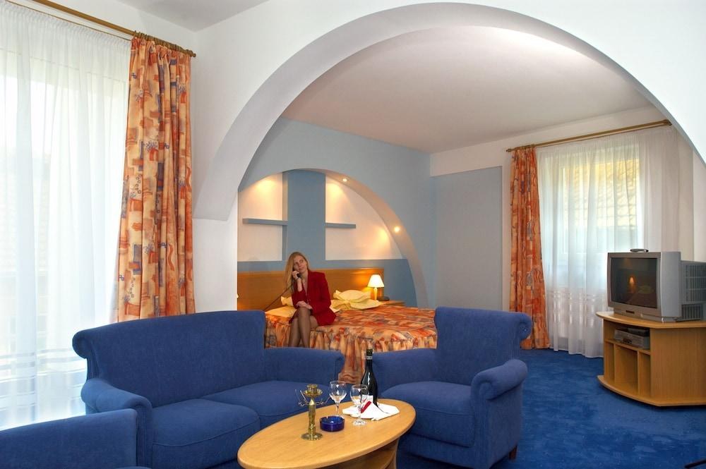 AMBIENT HOTEL