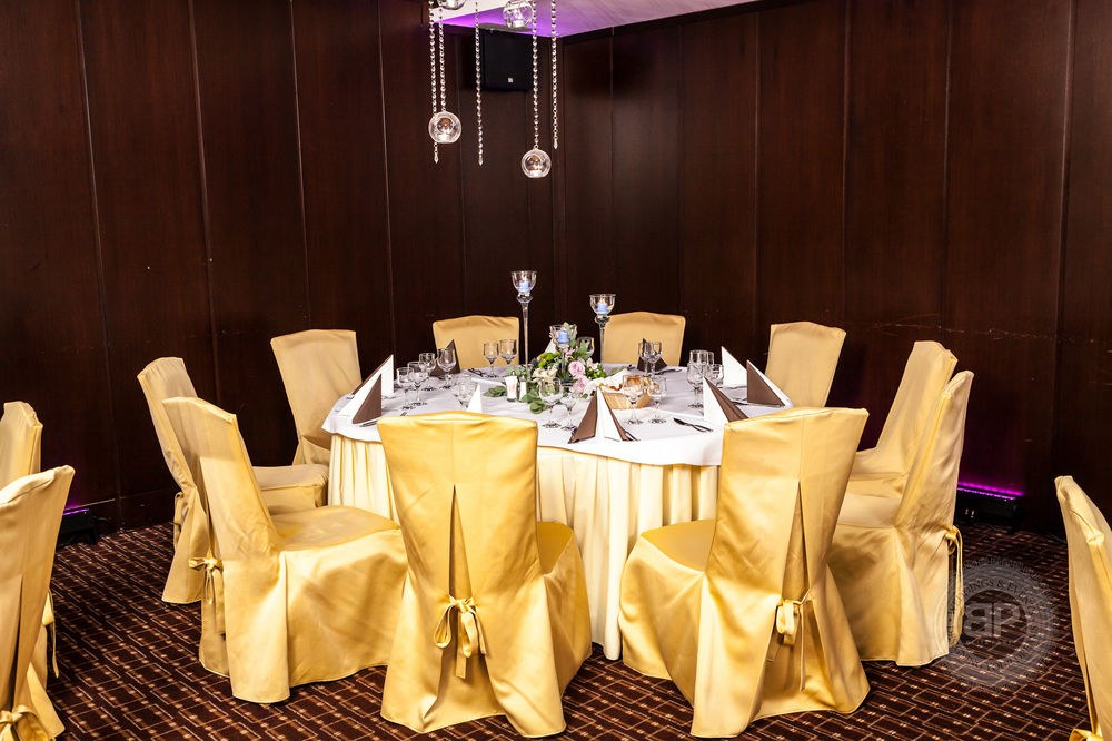 HOTEL CUBIX