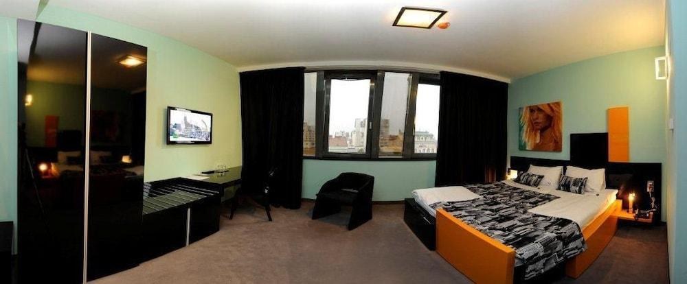 HOTEL PLAZA V