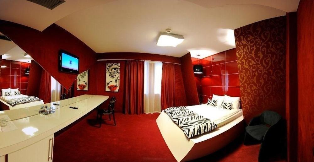HOTEL PLAZA V photo 1