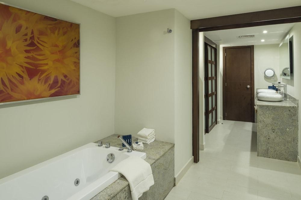 Resort Hideaway at Royalton Blue Waters, An Autograph Collection all Inclusive Resort Adults Only photo 4