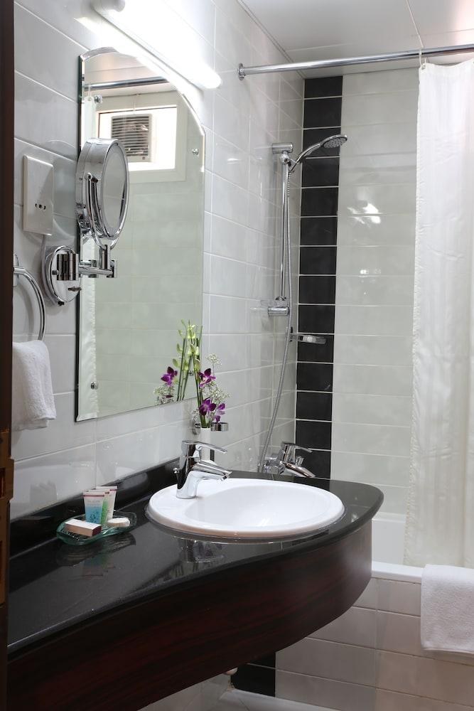 ECLIPSE SUITES photo 4