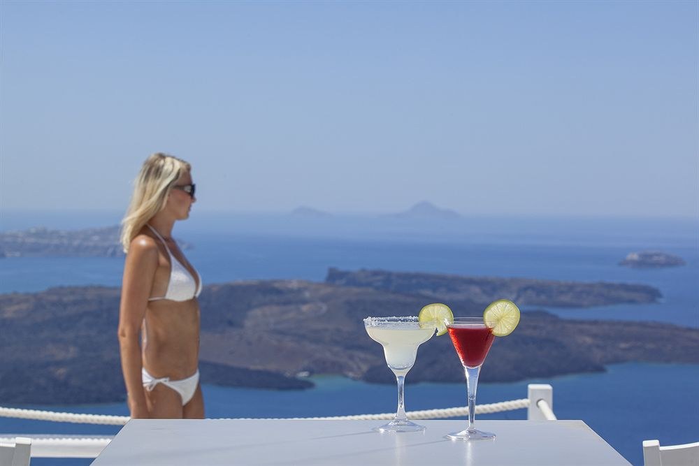 ON THE ROCKS photo 1