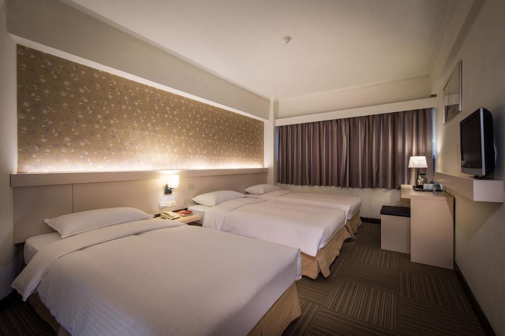 New World Hotel photo 2