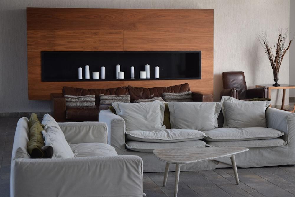 AMPHORA HOTEL & SUITES photo 2