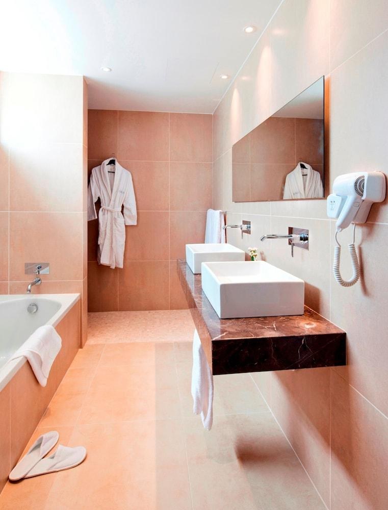 AMPHORA HOTEL & SUITES photo 3