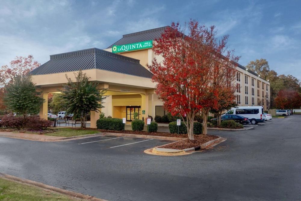 La Quinta Inn & Suites by Wyndham Charlotte Airport North photo 3