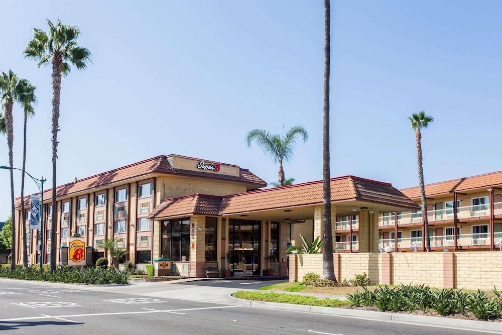 SUPER 8 ANAHEIM/DISNEYLAND DRIVE photo 2