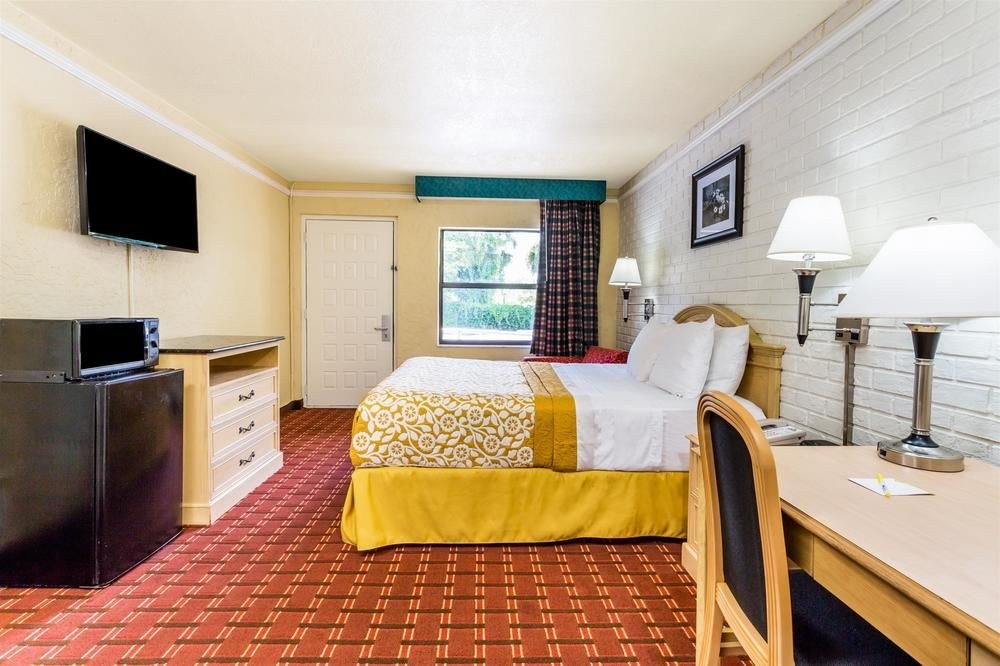 DAYS INN & SUITES ALTAMONTE SPRINGS photo 1