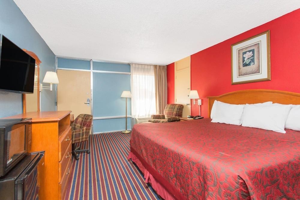 DAYS INN ALBANY photo 2