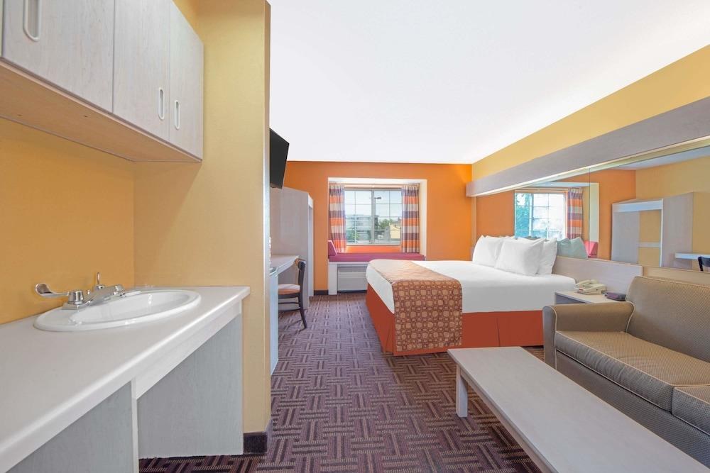 MICROTEL INN & SUITES BY WYNDHAM AMARILLO photo 2