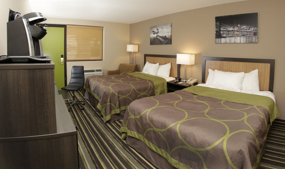 HOWARD JOHNSON EXPRESS INN - WINNIPEG WEST photo 1